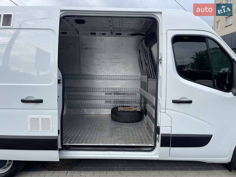 Грузовой фургон Renault Master 2017 в Луцке