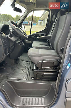 Грузопассажирский фургон Renault Master 2018 в 