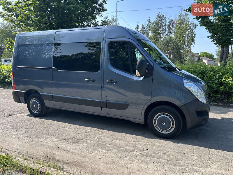 Грузопассажирский фургон Renault Master 2018 в 