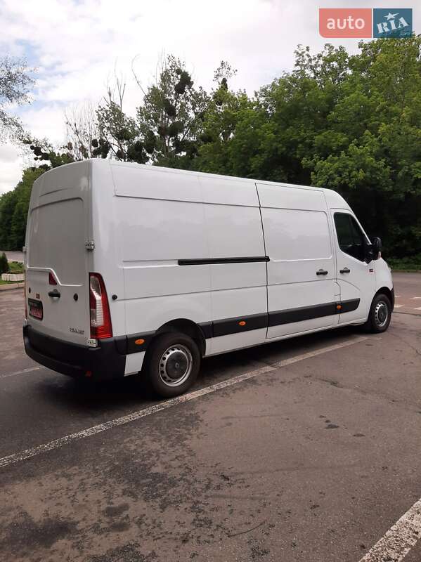 Вантажний фургон Renault Master 2016 в Полтаві