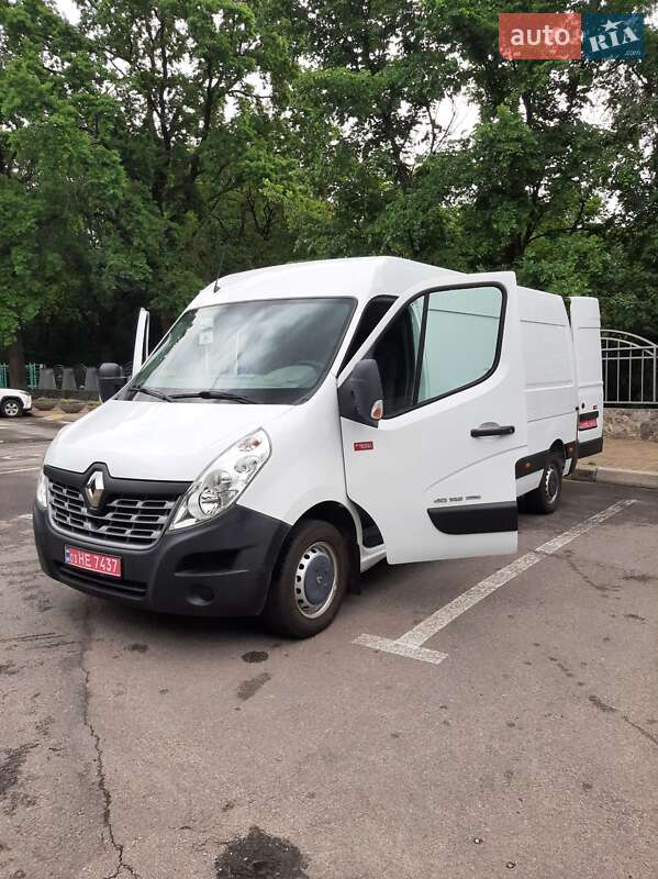 Вантажний фургон Renault Master 2016 в Полтаві