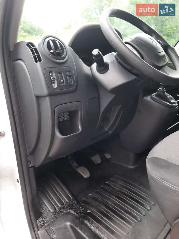 Вантажний фургон Renault Master 2016 в Полтаві
