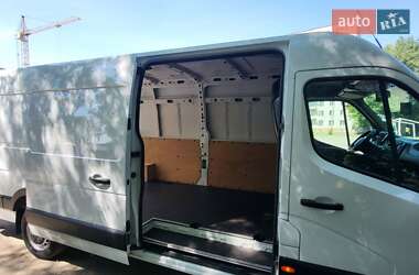 Грузовой фургон Renault Master 2015 в 