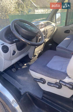Грузовой фургон Renault Master 2001 в 