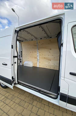 Грузовой фургон Renault Master 2018 в 