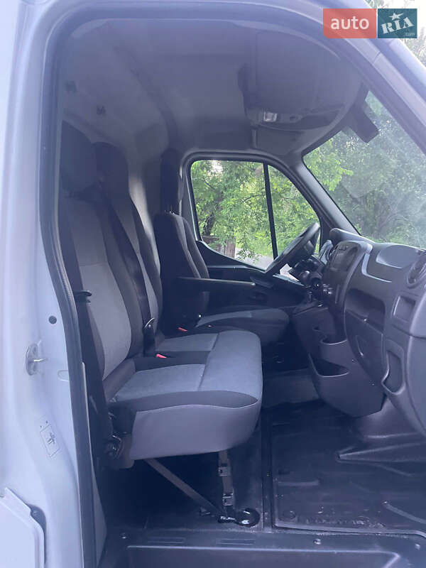 Грузовой фургон Renault Master 2019 в Коростене