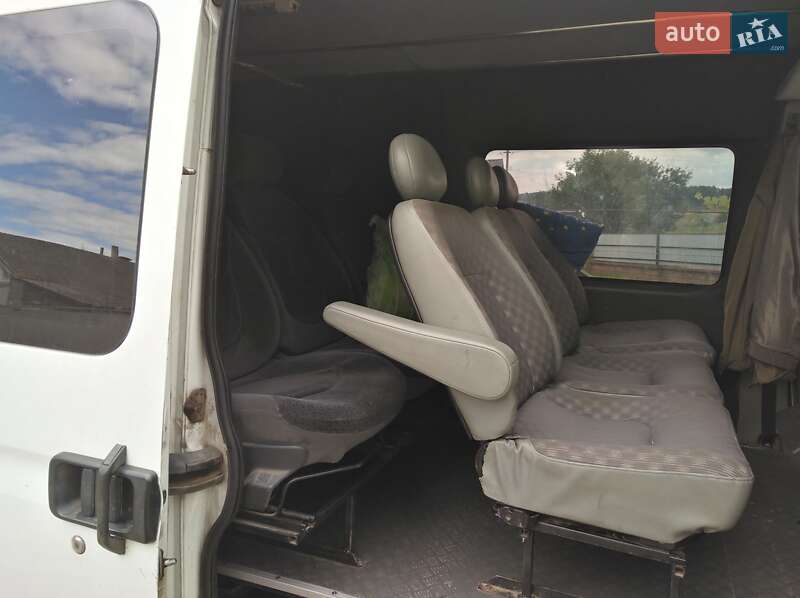 Вантажопасажирський фургон Renault Master 2007 в Острозі