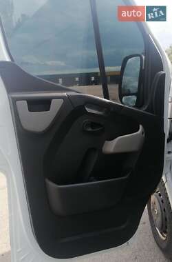 Грузовой фургон Renault Master 2015 в 