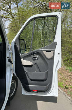Грузовой фургон Renault Master 2013 в 