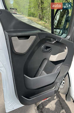 Грузовой фургон Renault Master 2013 в 