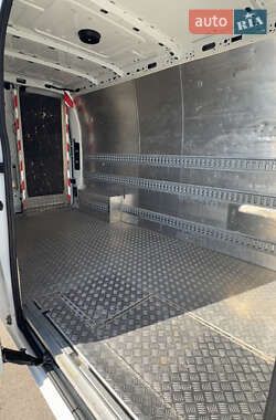 Грузовой фургон Renault Master 2017 в 