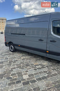 Грузовой фургон Renault Master 2023 в 