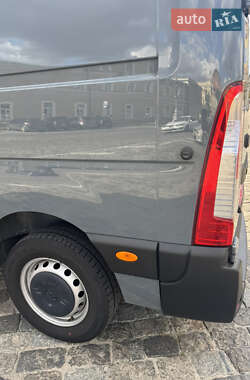 Грузовой фургон Renault Master 2023 в 