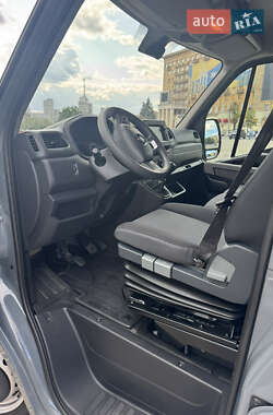 Грузовой фургон Renault Master 2023 в 