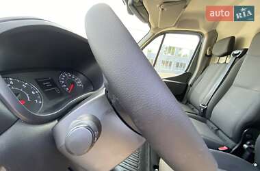 Грузовой фургон Renault Master 2023 в 