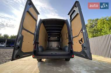 Грузовой фургон Renault Master 2023 в 