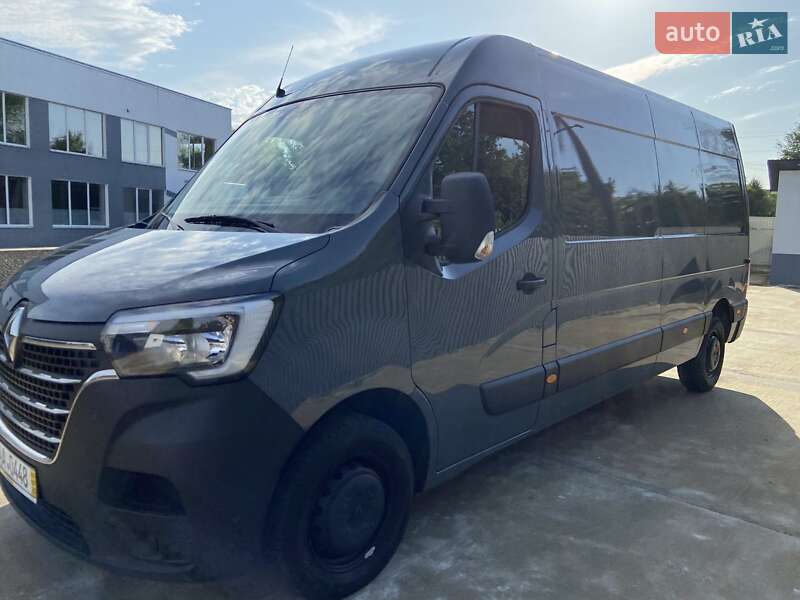 Грузовой фургон Renault Master 2023 в 