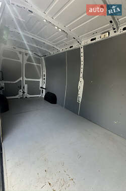 Грузовой фургон Renault Master 2020 в 