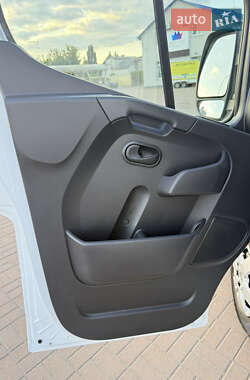 Грузовой фургон Renault Master 2022 в 