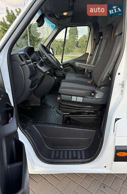 Грузовой фургон Renault Master 2022 в 