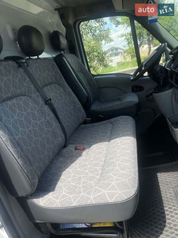 Вантажний фургон Renault Master 2009 в Березному