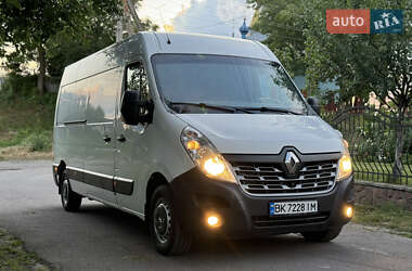Вантажний фургон Renault Master 2015 в Рівному