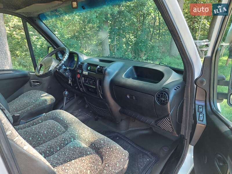 Мікроавтобус Renault Master 2000 в Будах