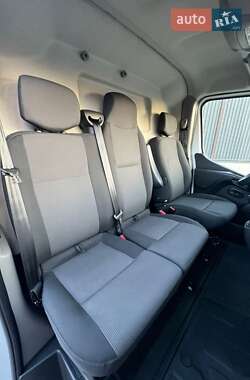 Грузовой фургон Renault Master 2023 в 