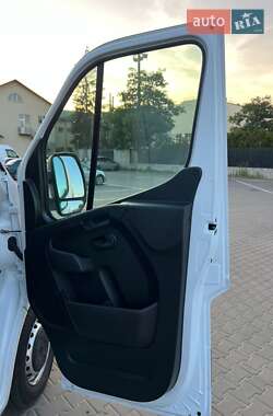 Грузовой фургон Renault Master 2023 в 