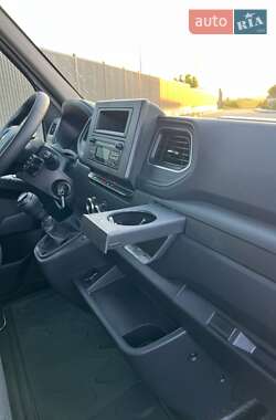 Грузовой фургон Renault Master 2023 в 
