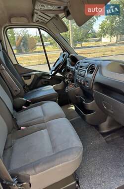 Грузовой фургон Renault Master 2012 в 