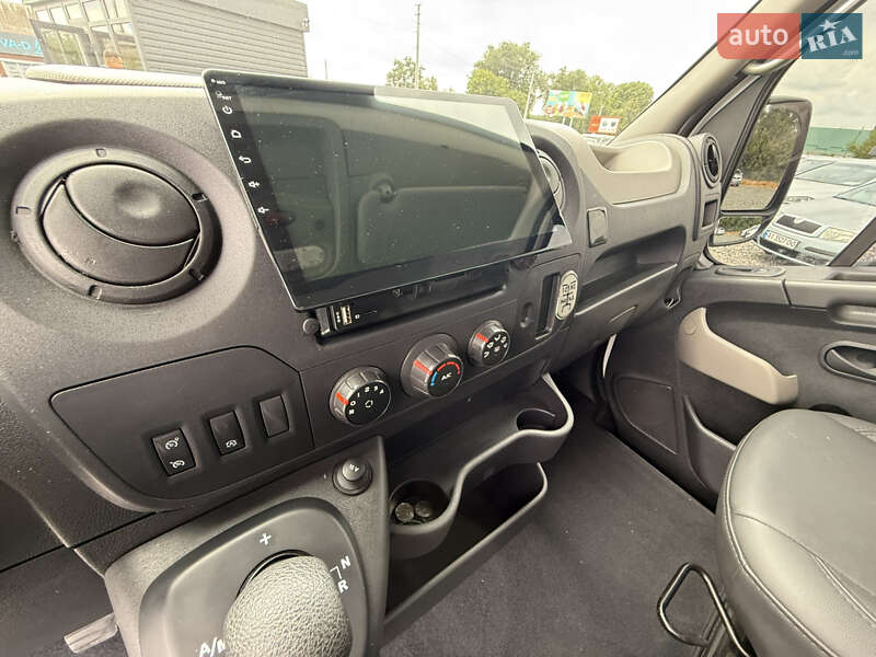 Грузопассажирский фургон Renault Master 2017 в Умани