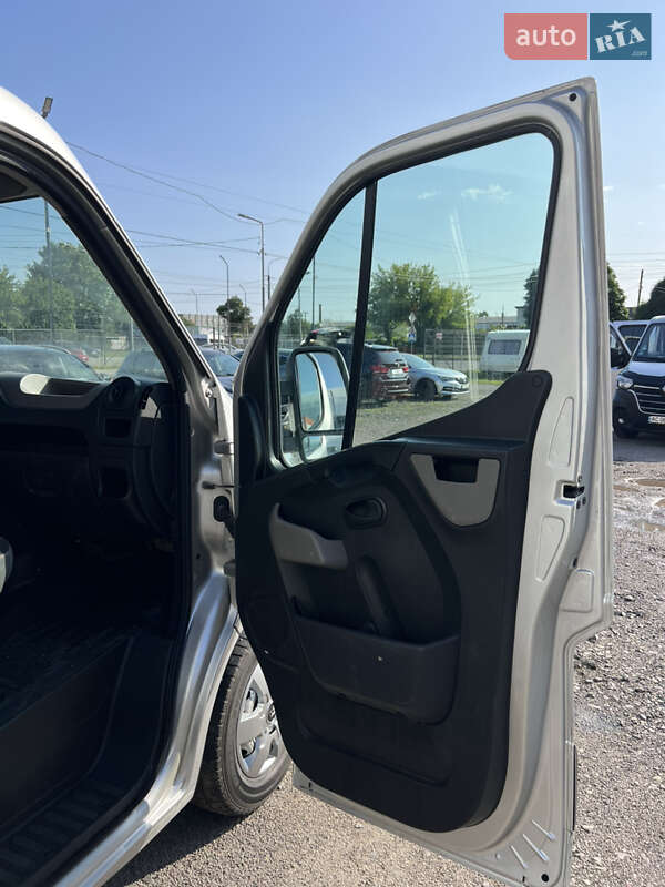 Грузовой фургон Renault Master 2015 в Луцке