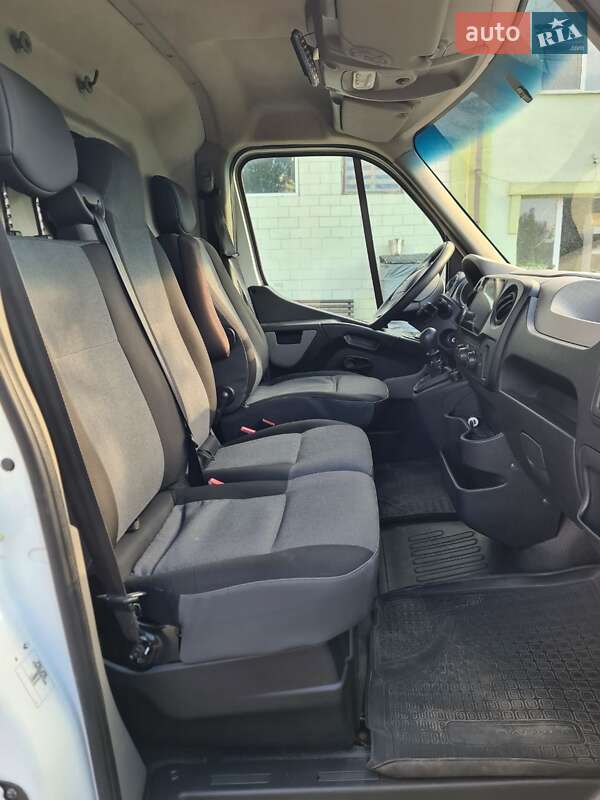 Вантажний фургон Renault Master 2016 в Харкові