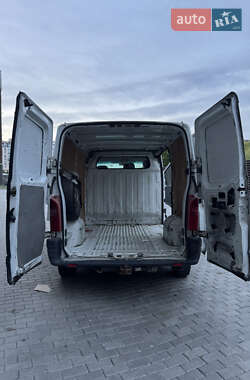 Грузовой фургон Renault Master 2003 в 