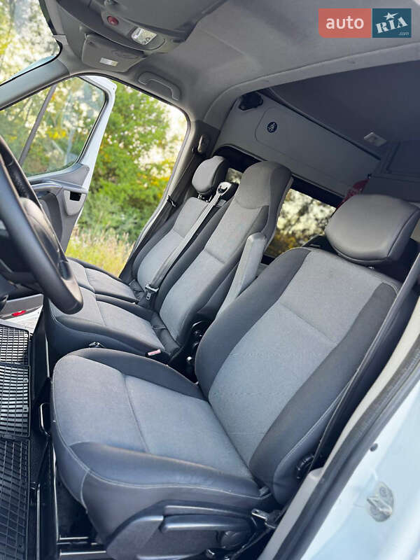 Грузовой фургон Renault Master 2015 в Дрогобыче