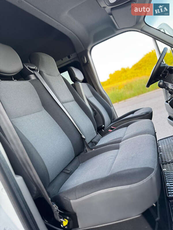 Грузовой фургон Renault Master 2015 в Дрогобыче