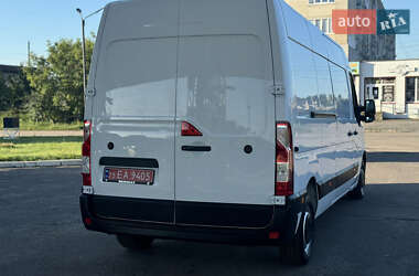 Грузопассажирский фургон Renault Master 2022 в 