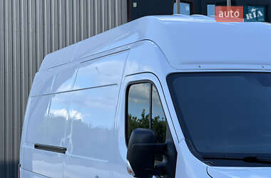 Грузовой фургон Renault Master 2022 в 