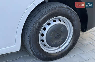 Грузовой фургон Renault Master 2022 в 
