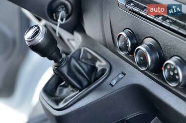 Грузовой фургон Renault Master 2022 в 