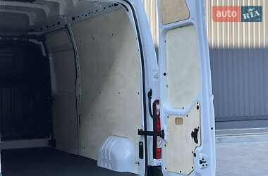 Грузовой фургон Renault Master 2022 в 