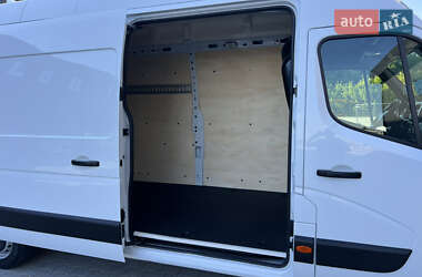 Грузовой фургон Renault Master 2022 в 