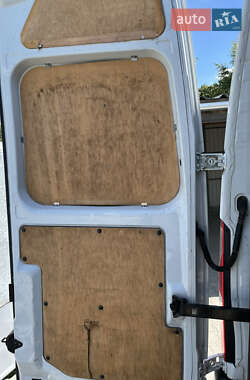 Грузовой фургон Renault Master 2012 в 