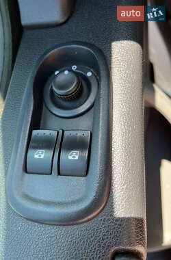 Грузовой фургон Renault Master 2012 в 