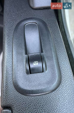 Грузовой фургон Renault Master 2012 в 