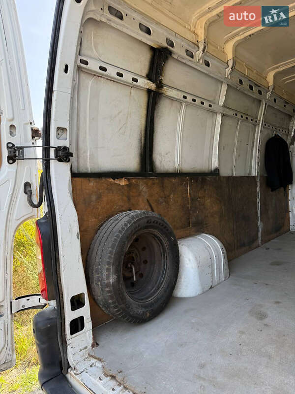Грузовой фургон Renault Master 2010 в Львове