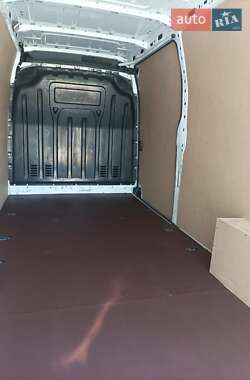 Грузовой фургон Renault Master 2022 в 