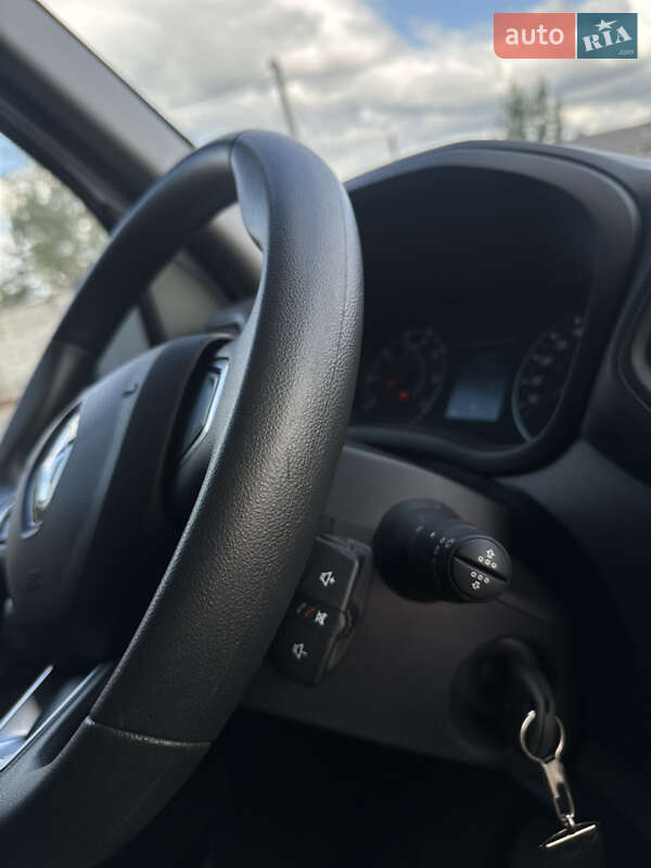 Грузовой фургон Renault Master 2022 в Долине
