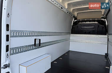 Грузовой фургон Renault Master 2021 в 